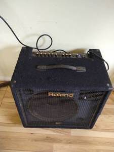 lot 82 image: Roland KC-550 Keyboard Amp