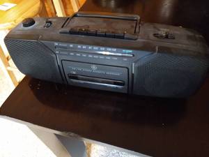 lot 115 image: GE Cassette Stereo