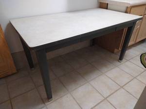 lot 130 image: Heavy-Duty Table