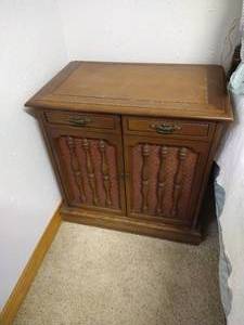 lot 138 image: Small Wood Cabinet