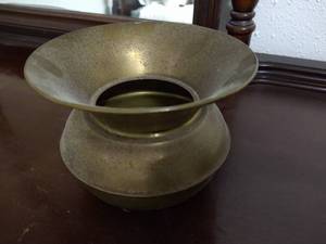 lot 142 image: Vintage Brass Spittoon