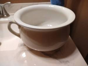 lot 147 image: Vintage Ceramic Bowl With Handle