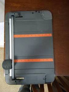 lot 152 image: Paper Cutter