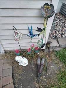 lot 172 image: Yard Decor Lot