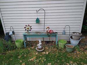 lot 180 image: Yard Decor - Bench, Pots, Etc