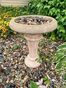 lot 185 image: Heavy Concrete Bird Bath