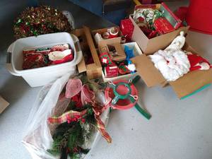 lot 189 image: ChristmasWinter Decor