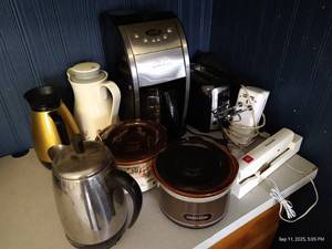 lot 230 image: Small Kitchen Appliances