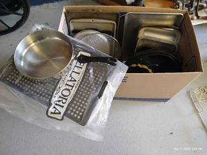 lot 233 image: Pans, Baking Sheets, Etc - Brand New Pizza Pan