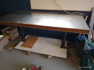 lot 237 image: Rolling Heavy Duty Garage Table