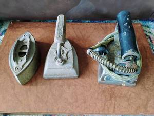 lot 260 image: (3) Vintage Irons