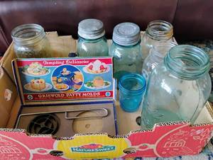 lot 262 image: Vintage Mason Jars & Vintage Griswold Patty Mold