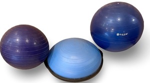 lot 27 image: Set of 3 Exercise Stability Balls and Balance Trainer