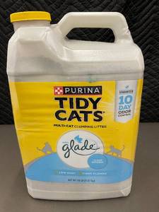 lot 15 image: Purina Tidy Cats Multi-Cat Clumping Litter with Glade Clear Springs 20 lb