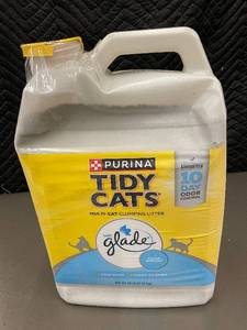 lot 22 image: Purina Tidy Cats Multi-Cat Clumping Litter with Glade 20 lb Jug