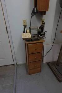 lot 15 image: Bench Grinder with 3-Drawer Organizer