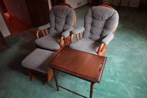 lot 326 image: 2 Rocking Chairs with Foot Ottoman and Side Table