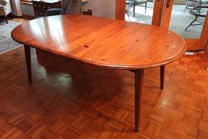 lot 327 image: Kitchen Table