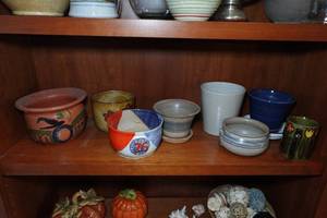 lot 335 image: Assorted Stoneware Pottery