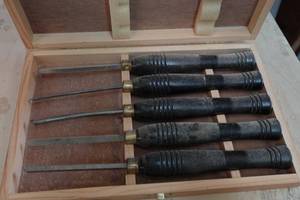 lot 77 image: Mini Chisel Set