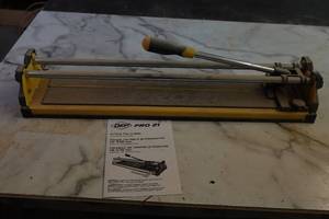 lot 129 image: QEP 21 Pro Tile Cutter