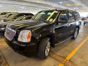 lot 8 image: 2008 GMC Yukon SLT 4x4