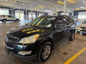 lot 12 image: 2010 Chevrolet Traverse 2LT FWD