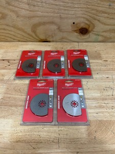 lot 38 image: Milwaukee 48-90-0045 3-18 Multi-tool Segment Blade