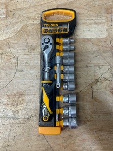 lot 207 image: TOLSEN 12PCS 38  Ratchet Handle With Socket Set 09172514.5