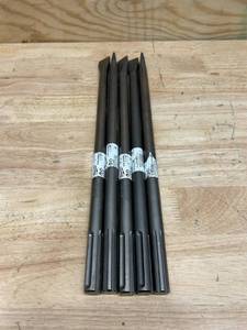 lot 221 image: Milwaukee 48-62-4181 18-Inch Flat Chisel, 25-Pack