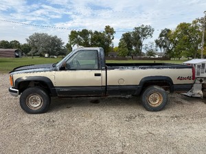 lot 3 image: 1989 GMC SLX Siera 3500
