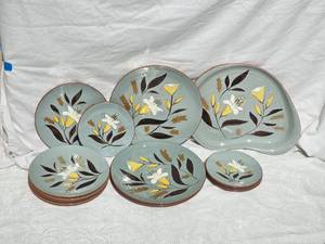 lot 168 image: Vintage Stangl Golden Harvest Dinnerware