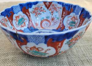 lot 203 image: Antique Imari Red and Blue Handpainted Bowl
