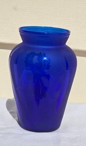 lot 171 image: SIGNED Studio Art Glass Vase - Ponder - Cobalt