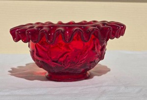 lot 172 image: Brilliant Vintage Frilled Art Glass Candy Dish - Scarlet