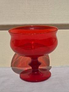 lot 60 image: Mid-Century Modern Art Glass Stemmed Candy Dish - Candy Apple