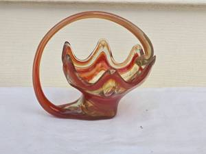 lot 181 image: Amazing Studio Art Glass Candy Dish  - Flaming Flower