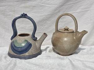 lot 221 image: Wonderful Vintage Earthenware Ceramic Teapot Pair