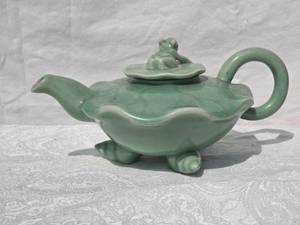 lot 65 image: Stunning Vintage Korean Celadon Teapot