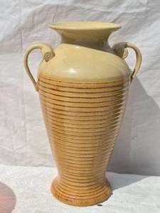 lot 298 image: Vintage Hosley Potteries Vase - Pale Yellow