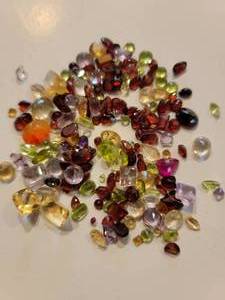 lot 100 image: Loose Cut Gemstone Collection