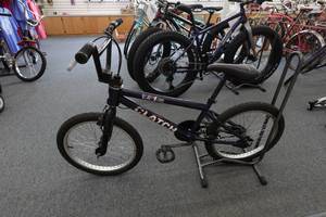 lot 316 image: Clatch BMX Bike