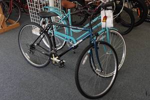 lot 314 image: Trek Multi-Track 700 Bike
