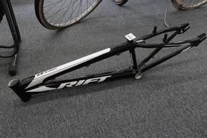 lot 519 image: Rift RS 20 BMX Race Bike Frame