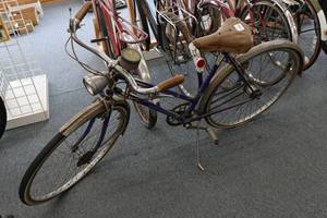 lot 513 image: Vintage Hercules Bike