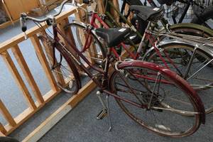 lot 510 image: Vintage Schwinn World Tourist Bike