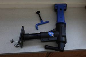lot 660 image: Park Tool Bicycle Repair Stand
