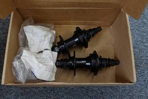 lot 588 image: 9-Tooth Gear Hubs