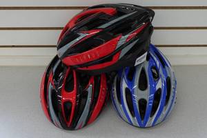 lot 590 image: 3 Adjustable Youth Bike Helmets