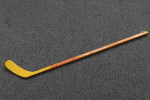 lot 592 image: Frontier Blaze Youth Hockey Stick